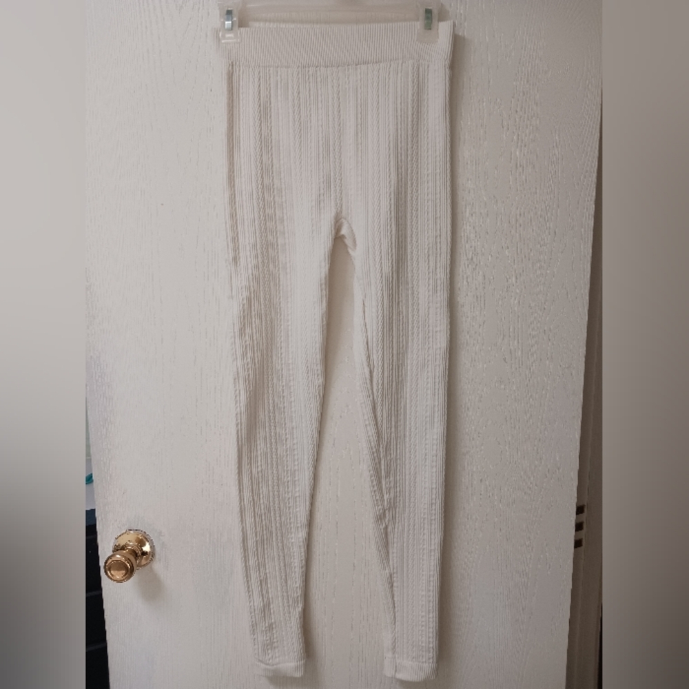 Maurices Cable Knit Leggings Sz S/M White Like New